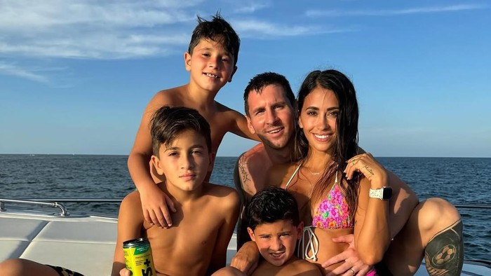 Antonela Roccuzzo, istri Messi saat liburan
