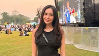 Dia juga menonton festival musik di pelataran Candi Prambanan akhir pekan lalu. Foto: Instagram @bebytsabina