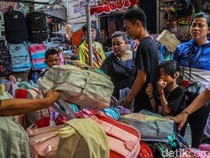 Berburu Perlengkapan Sekolah di Pasar Asemka