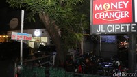 Polisi Sita Uang Rp 7,2 M dari Penggeledahan Money Changer di Cipete