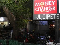 Polisi Sita Uang Rp 7,2 M dari Penggeledahan Money Changer di Cipete