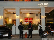 Video Polisi Temukan Brankas Besar Saat Geledah Kafe di Cipete Jaksel