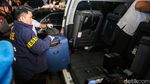 Brankas Tertanam di Dinding Kafe deClan, Polisi Temukan Valas dalam Jumlah Besar