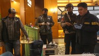 Brankas di Kafe de'Clan yang Digeledah Polisi Berukuran 2x1 Meter, Ini Isinya