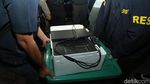 Brankas Tertanam di Dinding Kafe deClan, Polisi Temukan Valas dalam Jumlah Besar
