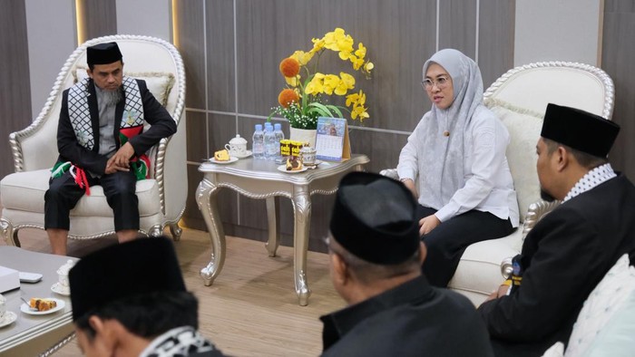Bupati Gowa, Sitti Husniah Talenrang saat menerima audiensi DPD Wahdah Islamiyah Gowa di Kantor Bupati Gowa, Rabu (8/7/2026).
