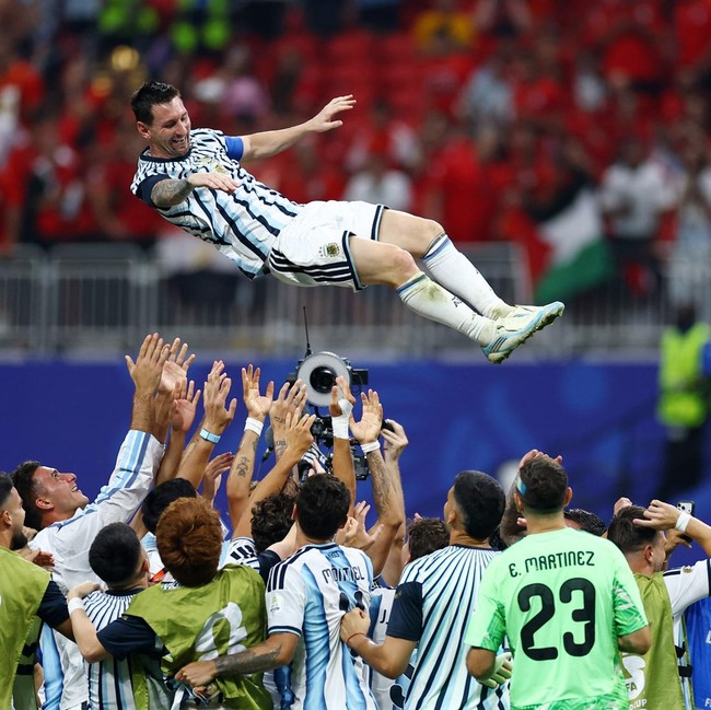 Messi Cs Cuma Butuh 14 Menit Buat Comeback dan Menang!