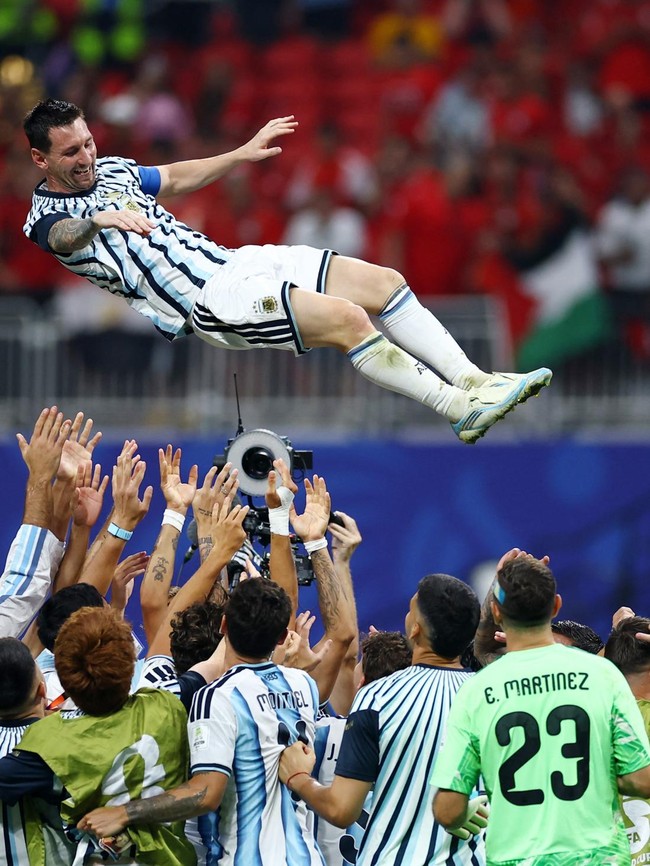 Messi Cs Cuma Butuh 14 Menit Buat Comeback dan Menang!
