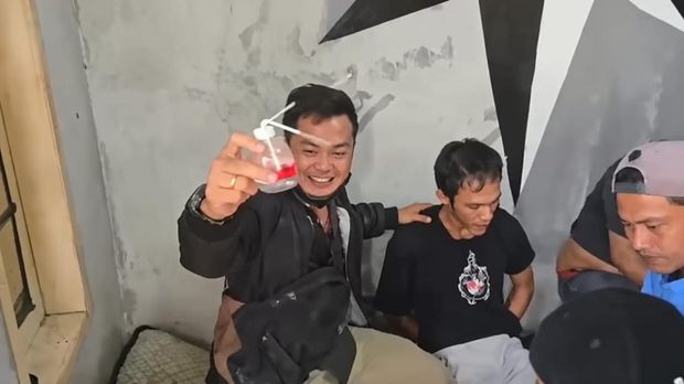 Dua pria ditangkap setelah mencuri motordi Kalideres, Jakarta Barat. Pelaku mencuri untuk membeli narkoba. (dok Ist)
