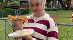 Cantiknya Penyanyi Eltasya Natasha saat Hangout di Kafe Kekinian