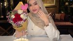 Cantiknya Penyanyi Eltasya Natasha saat Hangout di Kafe Kekinian