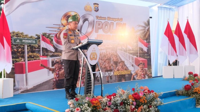 Foto: Kapolda Riau Irjen Pol Herry Heryawan menyatakan tuntasnya 80 jembatan ini menjadi kado Hari Bhayangkara untuk masyarakat. (dok Polda Riau)