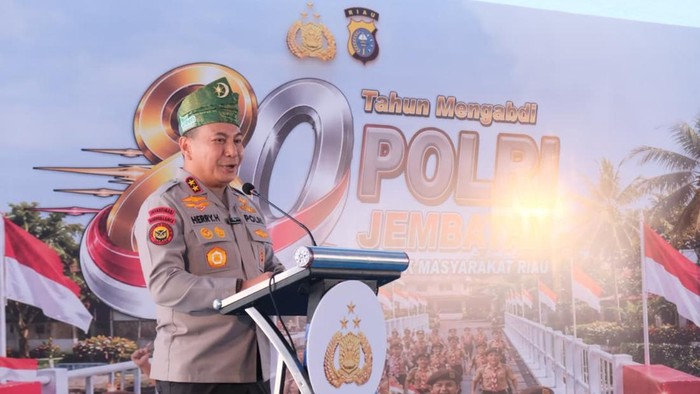 Foto: Kapolda Riau Irjen Pol Herry Heryawan menyatakan tuntasnya 80 jembatan ini menjadi kado Hari Bhayangkara untuk masyarakat. (dok Polda Riau)