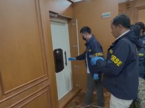 Video Penggeledahan Rumah di Bogor, Ditemukan Brankas Tersembunyi di Balik Dinding