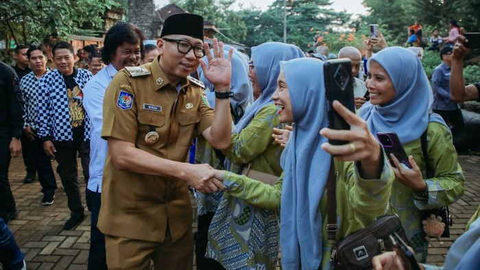 Gubernur Lampung Rahmat Mirzani Djausal