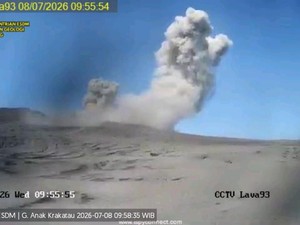 Gunung Anak Krakatau Erupsi, BPBD Banten Fokus Pantau Potensi Tsunami