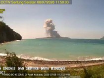 Video Gunung Anak Krakatau 7 Kali Erupsi Pagi Ini, Abu Vulkanik Capai 250 Meter