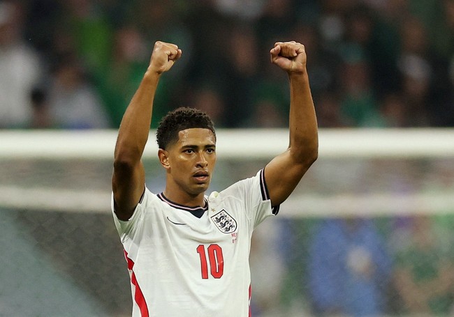 Jude Bellingham bermain sebagai gelandang serang di Timnas Inggris. Ia memiliki darah Irlandia dari sang ayah dan Kenya-Jamaika dari ibu. Foto: REUTERS/Paul Childs