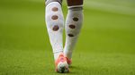 Bukan Tak Mampu Beli Baru, Ini Alasan Ada Sepatu dan Kaos Kaki Bolong di Piala Dunia