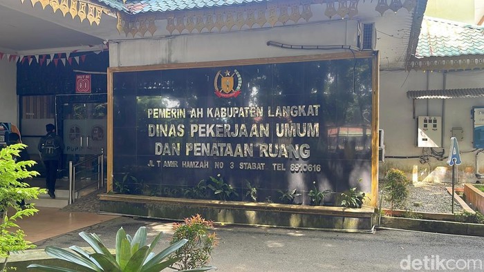 Kantor Dinas PUTR Langkat yang digeledah KPK. (Foto: Finta Rahyuni/detikSumut)