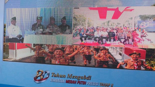 Kapolri Jenderal Listyo Sigit Prabowo menyapa masyarakat di Siak melalui Zoom Meeting di peresmian 80 Jembatan Merah Putih Presisi, Rabu (8/7/2026).