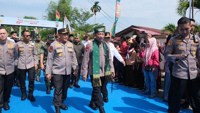 Kapolri Jenderal Listyo Sigit Prabowo meresmikan 80 Jembatan Merah Putih Presisi di Dumai, Riau, Rabu (8/7/2026).