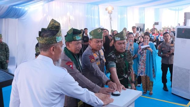 Kapolri Jenderal Listyo Sigit Prabowo meresmikan 80 Jembatan Merah Putih Presisi di Dumai, Riau, Rabu (8/7/2026).