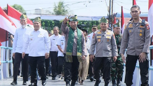 Kapolri Jenderal Listyo Sigit Prabowo meresmikan 80 Jembatan Merah Putih Presisi di Dumai, Riau, Rabu (8/7/2026).