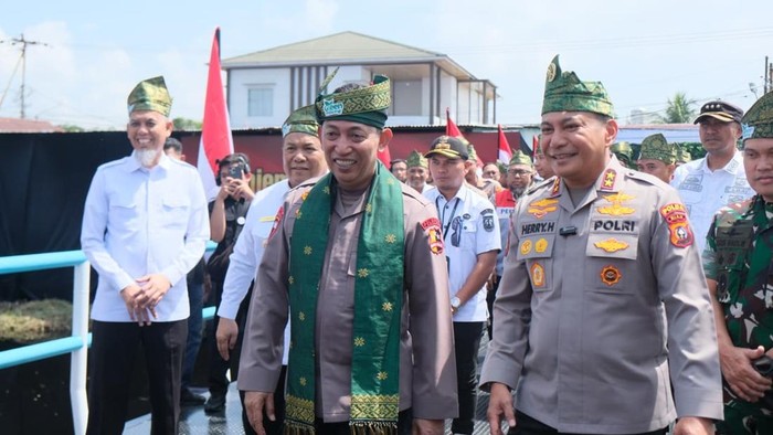 Kapolri Jenderal Listyo Sigit Prabowo meresmikan 80 Jembatan Merah Putih Presisi di momen Hari Bhayangkara ke-80, Rabu (8/7/2026).