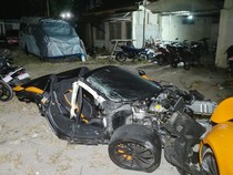 Ngerinya Kecelakaan McLaren: Oleng, Aki Terlempar, dan Berujung Terbelah Dua