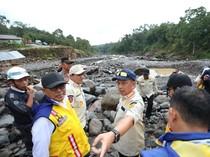 Tinjau Jembatan Enang-Enang, Tito Minta Papan Informasi Dipasang