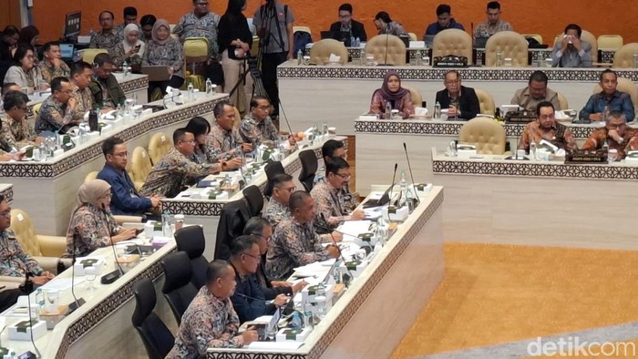 Kementerian PU rapat dengan Komisi V