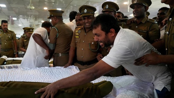 Members of Sri Lanka Prisons Emergency Action and Tactical Force react next to the bodies of prison officials who died in clashes between two groups of inmates at Negombo Prison, after the bodies were brought to Colombo, Sri Lanka, July 8, 2026. REUTERS/Thilina Kaluthotage