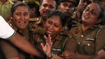 Isak Tangis Sambut Kedatangan Jenazah Korban Kerusuhan Lapas Sri Lanka