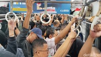 Red Line Gangguan, KRL Tertahan Sebelum Stasiun Universitas Pancasila