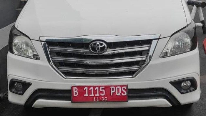 Lelang Kijang Innova