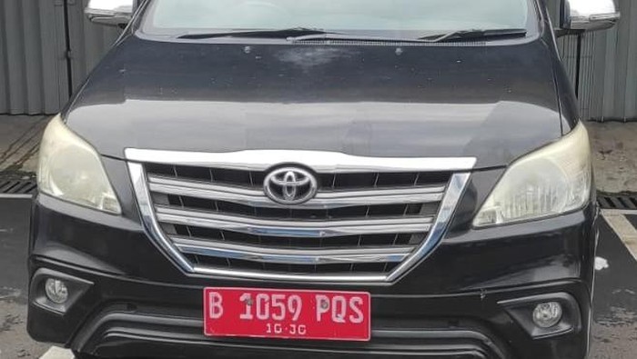 Lelang Kijang Innova