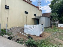 Diprotes Warga, Ahli Waris Pagari Makam Samping Masjid Gribig Kudus