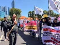Massa Dukung MBG di Surabaya Protes Program Dihentikan Selama Liburan