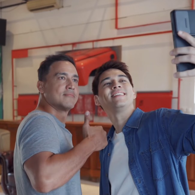 Pose Bapak-bapak Hamish Daud Ketika Maxime Bouttier Ajak Selfie
