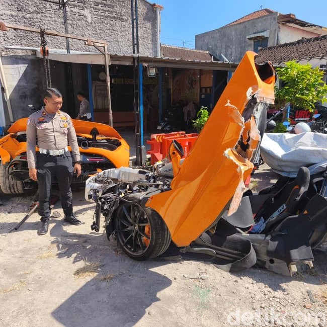 Potret McLaren YouTuber Andra ST Usai Kecelakaan, Remuk Tak Berbentuk