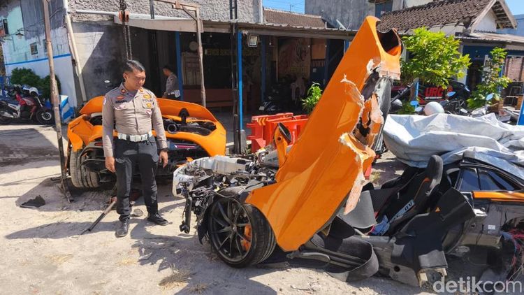 Potret McLaren YouTuber Andra ST Usai Kecelakaan, Remuk Tak Berbentuk