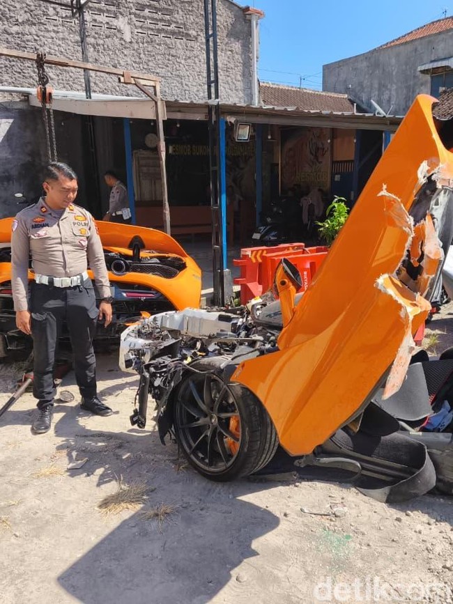 Potret McLaren YouTuber Andra ST Usai Kecelakaan, Remuk Tak Berbentuk