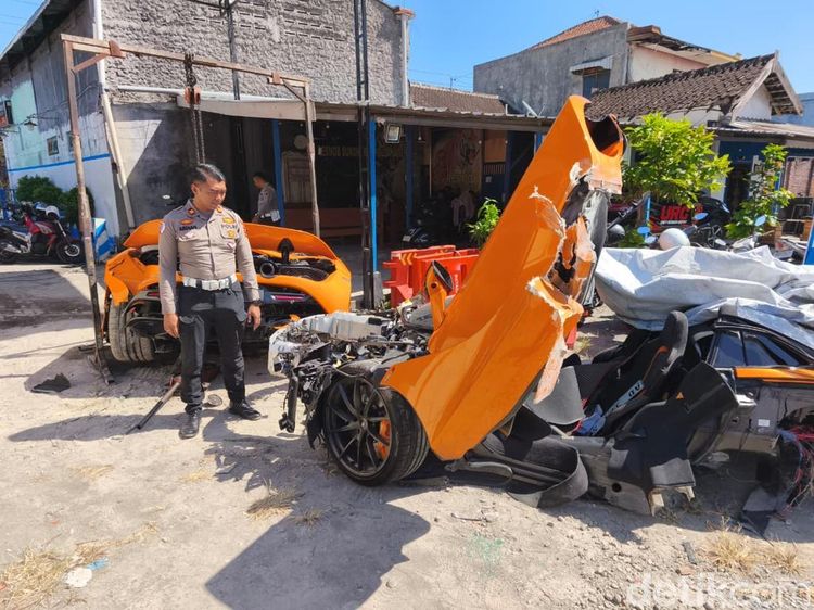 Potret McLaren YouTuber Andra ST Usai Kecelakaan, Remuk Tak Berbentuk