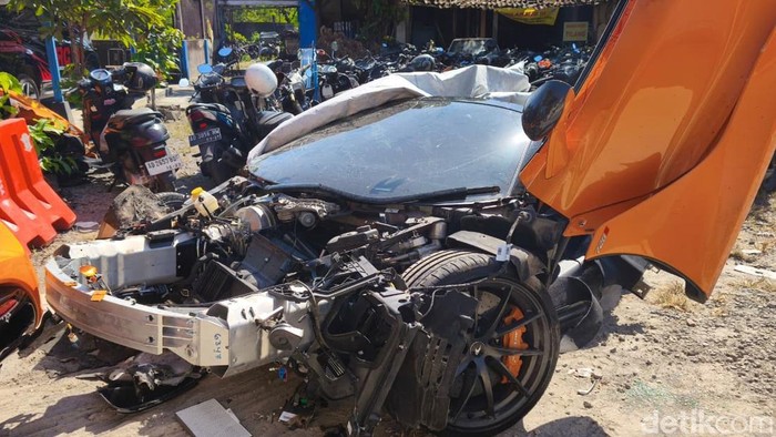 Kondisi mobil McLaren 720 S milik Andra ST, saat di Pos Lantas Grogol Polres Sukoharjo, Rabu (8/7/2026).