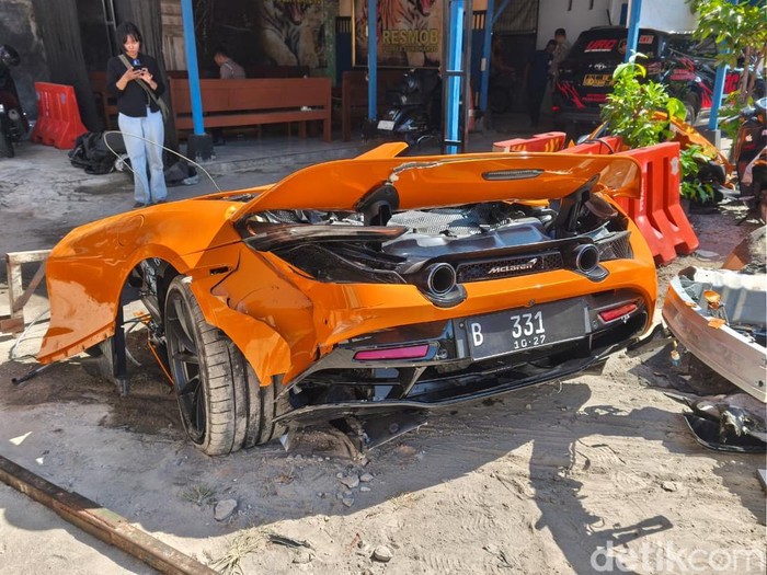 Kondisi mobil McLaren 720 S milik Andra ST, saat di Pos Lantas Grogol Polres Sukoharjo, Rabu (8/7/2026).