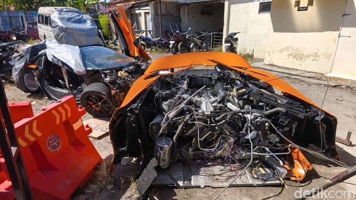Kondisi mobil McLaren 720 S milik Andra ST, saat di Pos Lantas Grogol Polres Sukoharjo, Rabu (8/7/2026).
