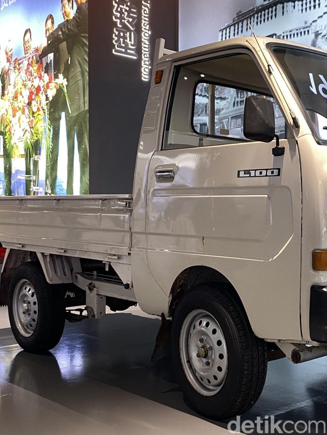 Wujud Mobil Pertama yang Dibuat Wuling