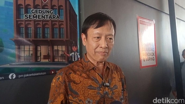 Saksi ahli dalam sidang PK Nikita Mirzani,  Henri Subiakto.