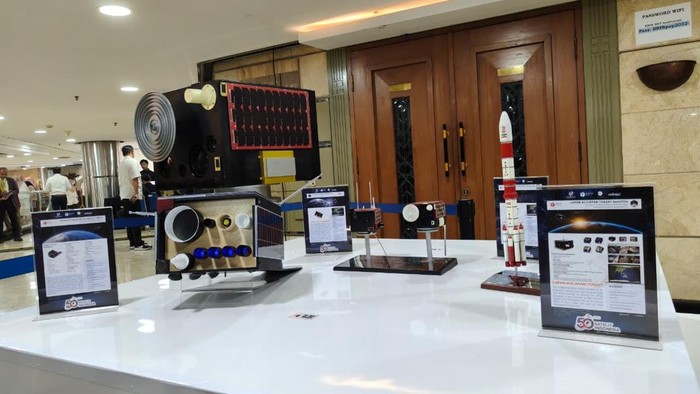 Pameran 50 Tahun Satelit Indonesia